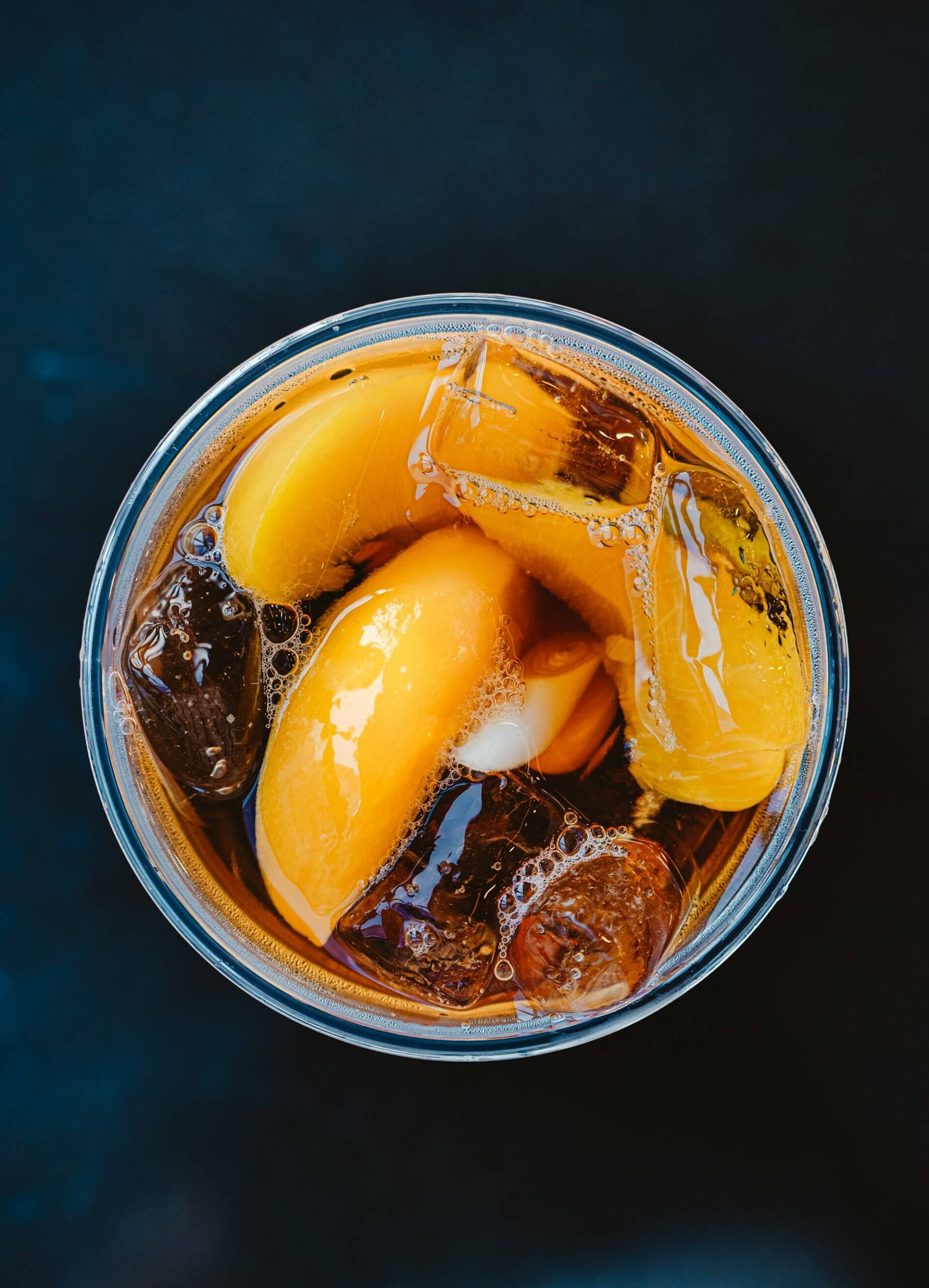 ᐅ Pfirsich-Eistee selber machen: Ein Rezept für den Sommer